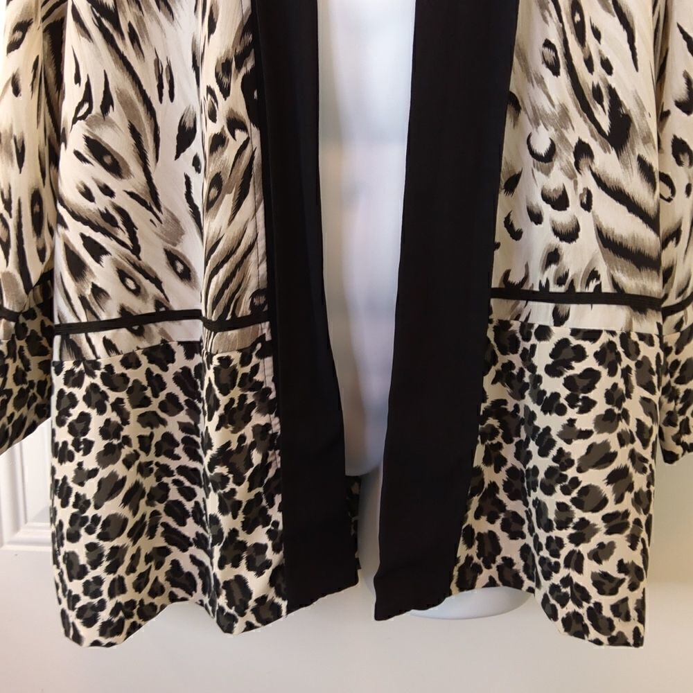 Caribe vintage black and charcoal gray animal print kimono with shoulder pads - Picture 3 of 10